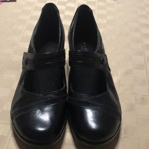 10 2A narrow black Velcro Mary Jane 3” heel black‎